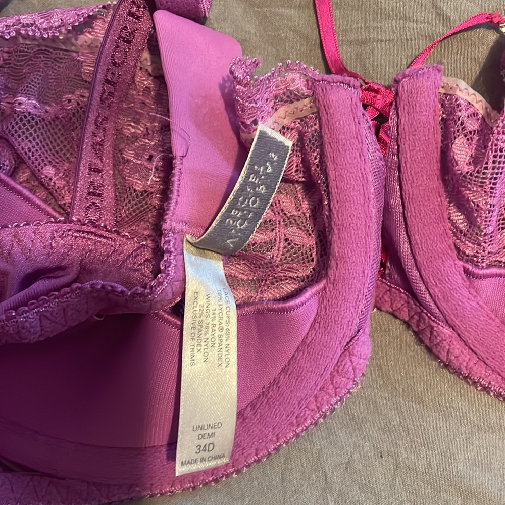 34D VS Bra - Picture 3 of 3